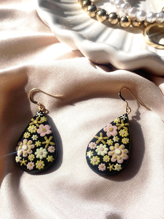 The Anne Earrings in Raven Black